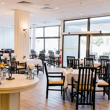 伊莱亚斯海滨酒店 度假村 4*